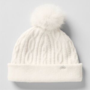 NWOT Alo Cable Knit Winter Bliss Beanie in Ivory